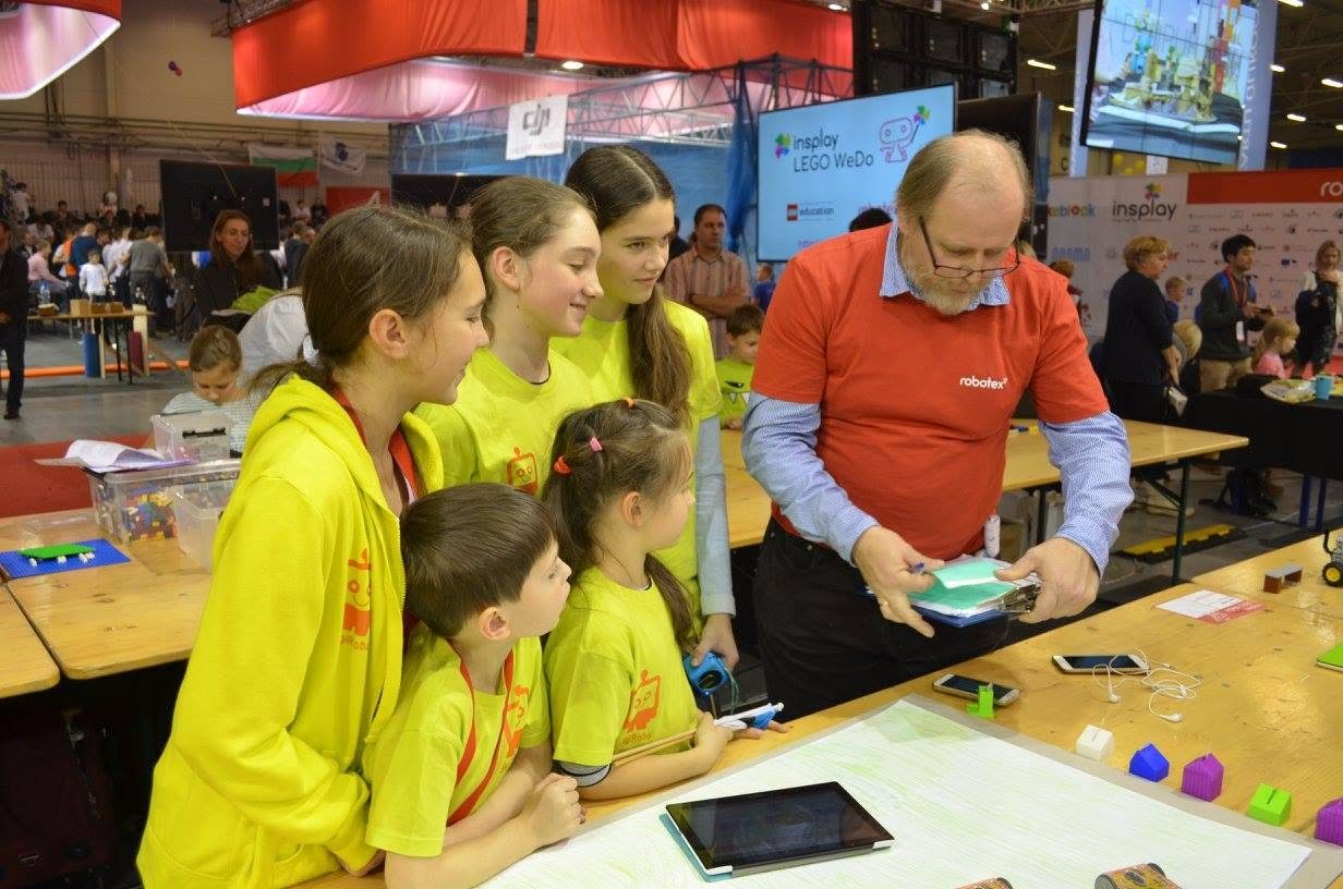 Ученицы Digirobo на международном конкурсе LEGO WeDo